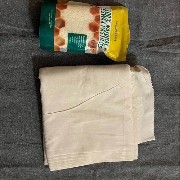 Reusable beeswax wrappers + beeswax pastilles + fabric
Group of 50 Brand NEW - Picture 2 of 9